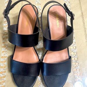 Old Navy Women's Strappy Block Heel Sandals size 7 Black